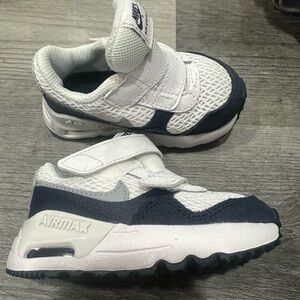 EUC Nike Air Max Kids Sneakers Size 4C